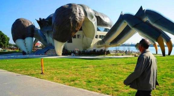 中国最“奇葩”的建筑，苏州“大闸蟹”忍了，保定的实在无力吐槽