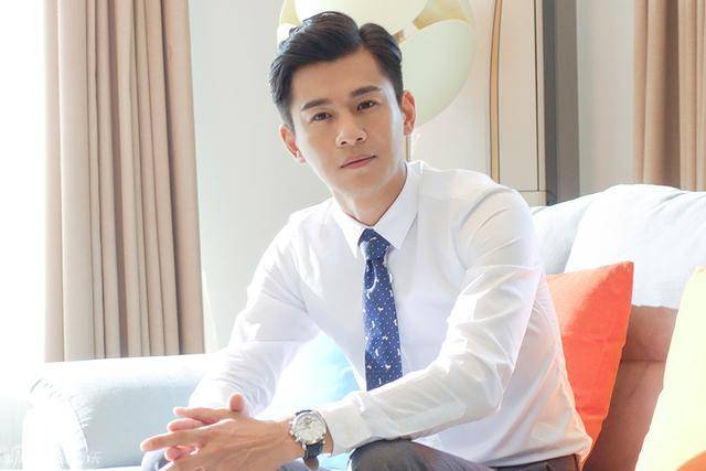 他是内地公认美男子,娶妻后三年儿女双全,如今40岁依旧男神_乔振宇