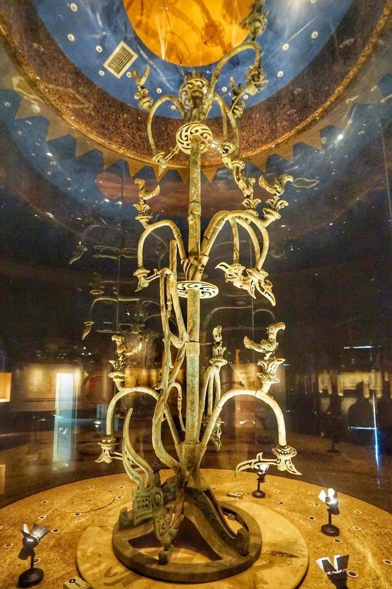 有学者指出西方历史造假,罗马历史,希腊历史,埃及历史都是假的,所谓的