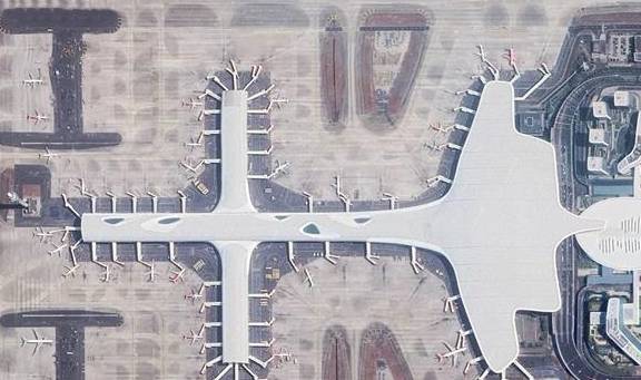 中国最美的机场，从高空望去，就像是一条飞翔的鱼