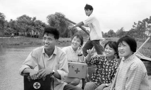 赤脚医生向阳花简谱_赤脚医生向阳花图片(2)