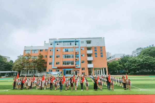 这所小学在青羊区来说不是拔尖的,但在成都来说也是相对不错的学校