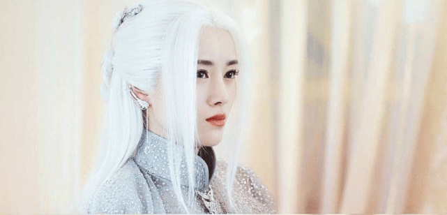 原创女明星白发装:躲过马苏,逃过鞠婧祎,越过唐嫣,却唯独败给了她