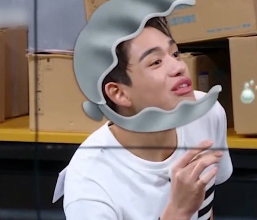 每次用最真挚的表情说出最搞笑的话已经是黄旭熙独特的魅力了