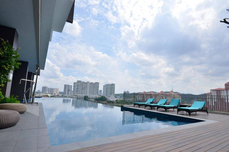 酒店无边透明游泳池-马来西亚阿凡塔斯公寓案例