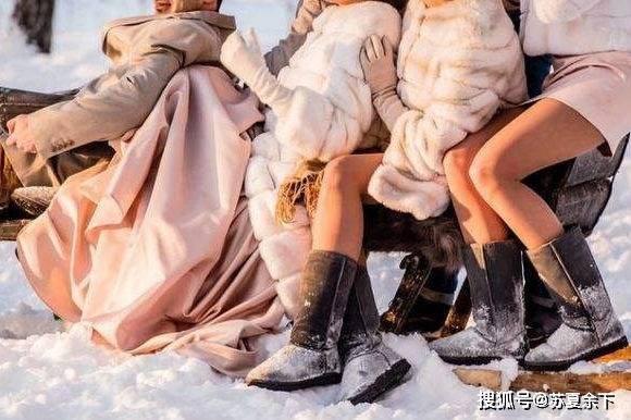 俄罗斯零下30多度，美女光腿上街，当地人：别慌正常操作