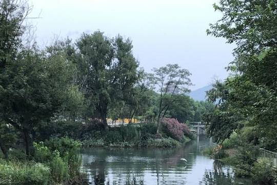 中国第一大皇家园林湖，风景比肩西湖，成市民跑步、跳舞的好地方