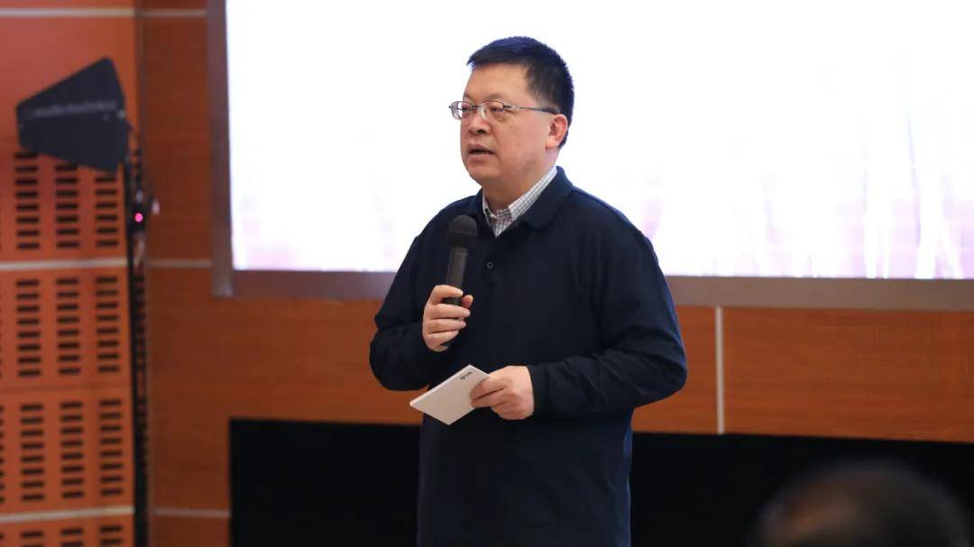 环节集团公司党组副书记,总经理迟京涛作开班讲话集团公司党组书记