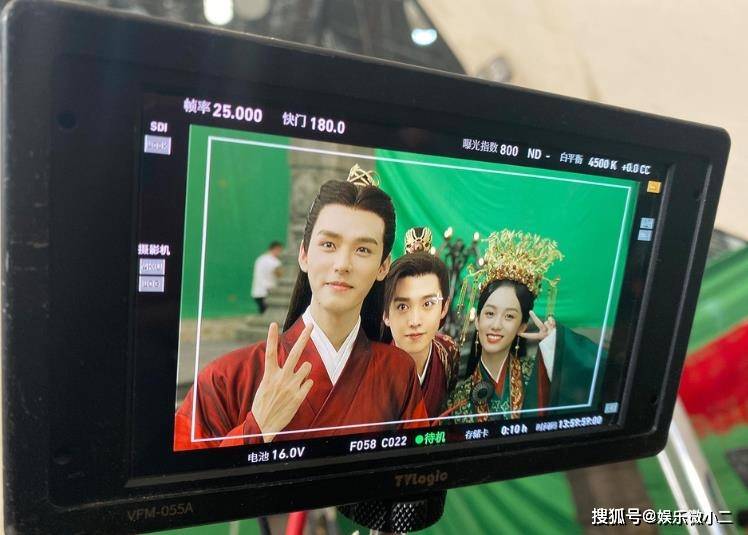 周也晒顾湘大婚造型照与龚俊马闻远席地坐毫无包袱-搜狐大视野-搜狐新闻