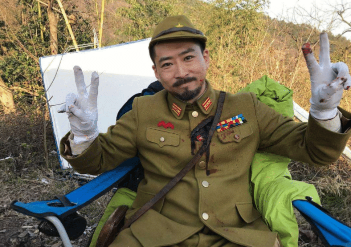 第二位是冢越博隆,冢越博隆是一位日本人,在亲戚的介绍下来到中国