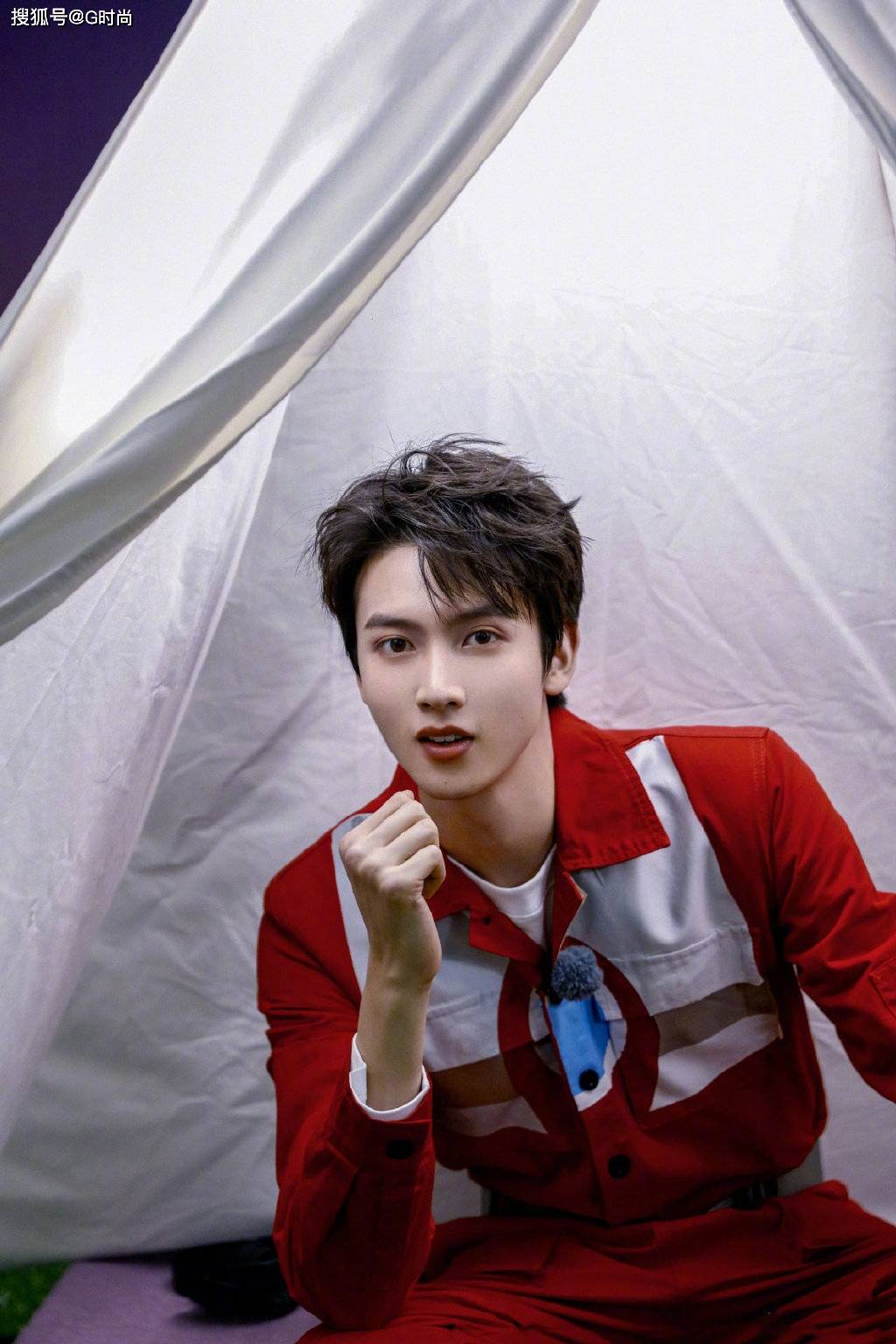 陈宥维现身综艺青春有个局,俊朗潇洒气质尽显