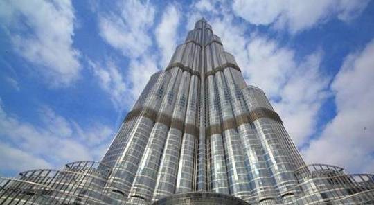 中国第一高楼，高达729米，比上海中心大厦高100米，仅次于迪拜塔