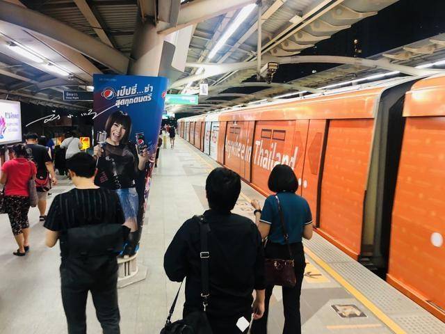 实拍泰国曼谷地铁，干净漂亮，中国游客看到票价却惊呼：太贵了！