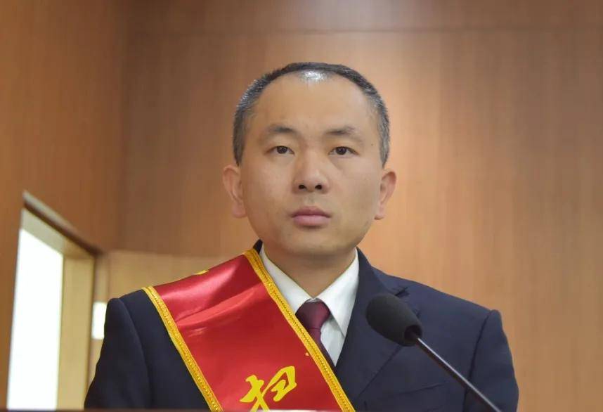 教育整顿树典型学英模勇担当促奋进