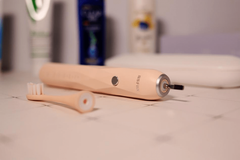 8年沉淀46次改进，扉乐新品牙刷，敢于提出不伤牙的电动牙刷