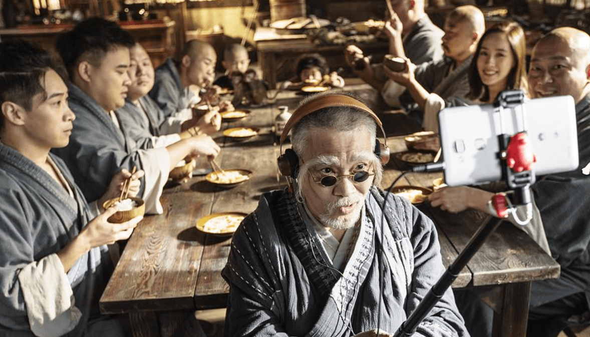 回忆起他曾经拍过的那些作品,吴孟达塑造过的很多形象,都让观影群众