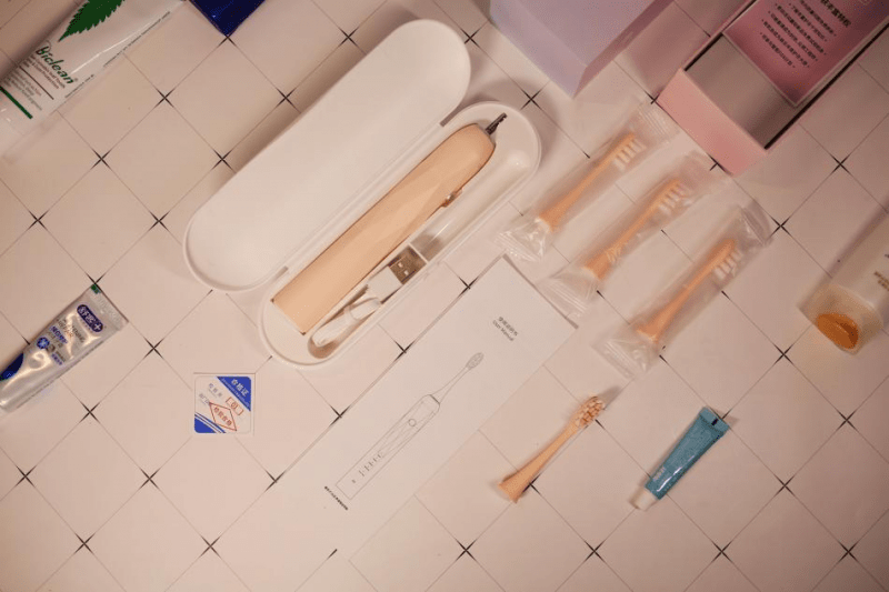 8年沉淀46次改进，扉乐新品牙刷，敢于提出不伤牙的电动牙刷