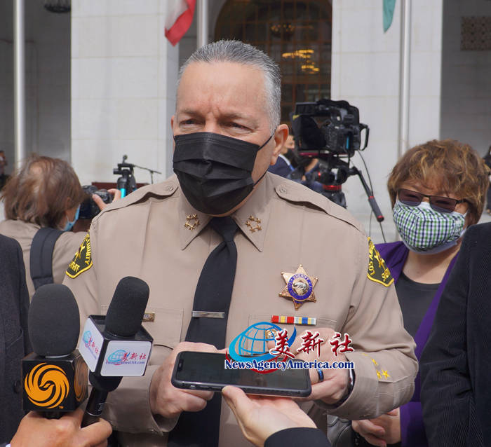 反仇恨和犯罪 洛杉矶县警察局与亚太裔站在一起