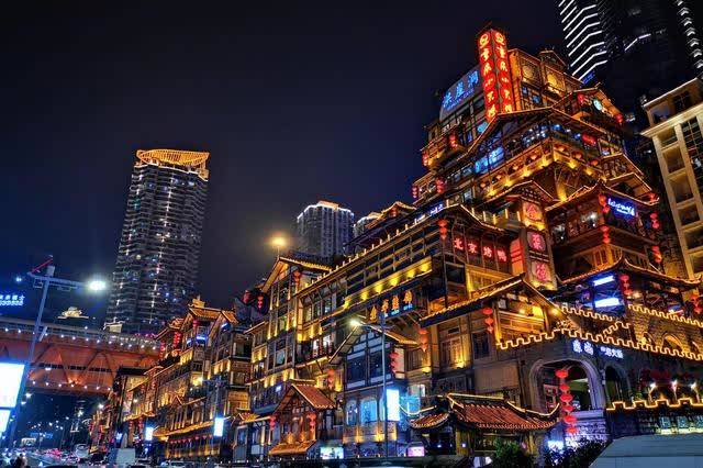 重庆又一景点走红，地处长江边，还藏有一条异域风情街
