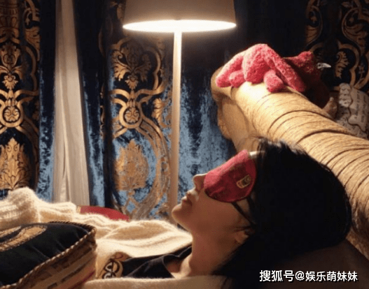 这是许晴家中一角,虽然只有一个小小的角落,但是也能看出装修上十分