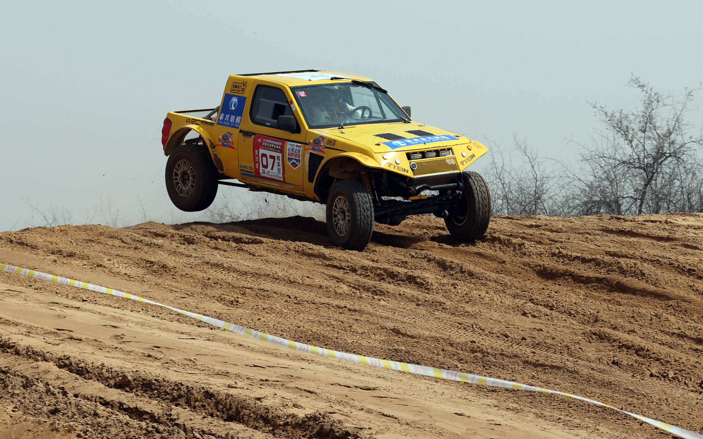 大荔沙漠飞车狂起来陕西省超级精英汽摩运动职业联赛激情开赛