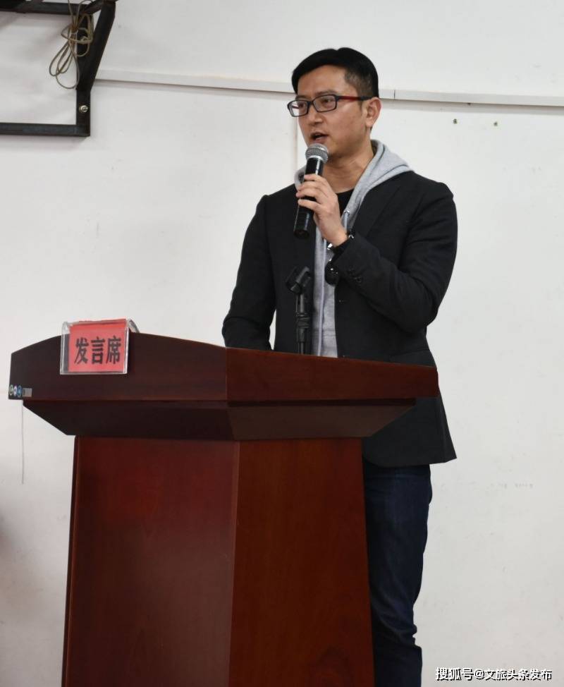 书送知识复星旅文总有一角温暖你公益捐书活动走进丽江