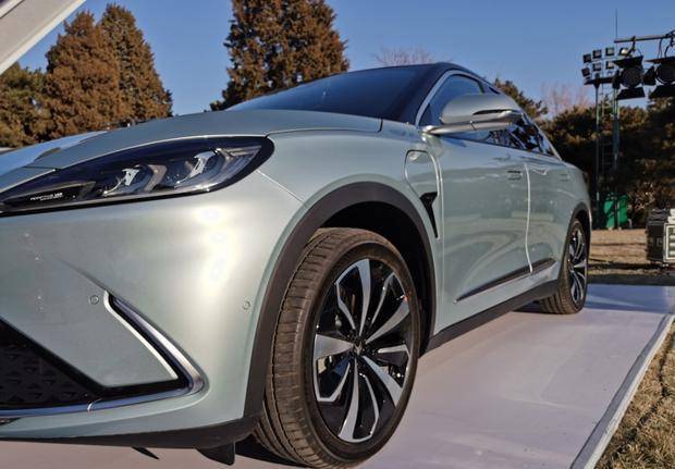 北汽亮出实力新轿跑颜值不输汉续航超700公里提速快