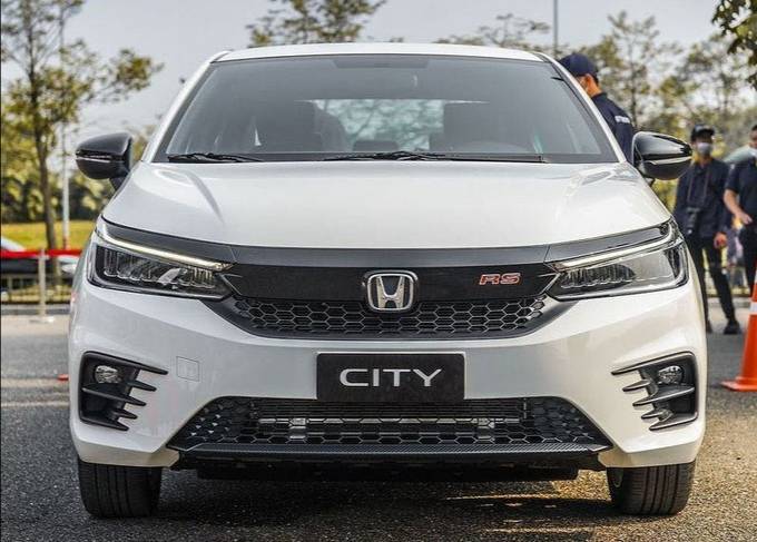 2022款本田city来袭,外观酷似"新雅阁",油耗4.5升,比威驰帅气