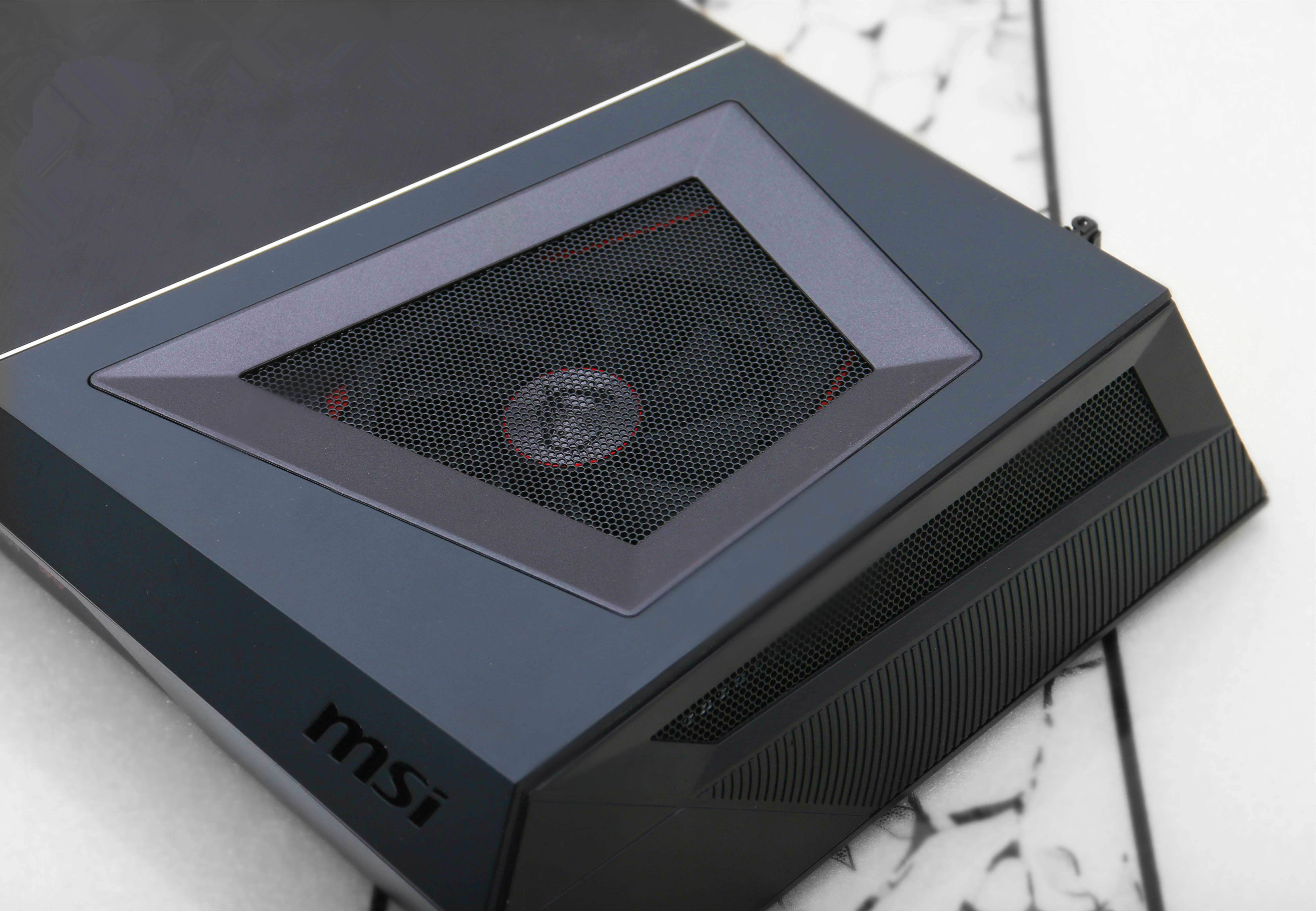 原创体验最美的那款准系统!微星海皇戟3给我的印象很深