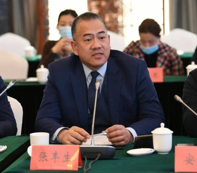 副会长崔树诚 海南省蒙商联合会会长王国山 湖北省内蒙古商会会长欧文