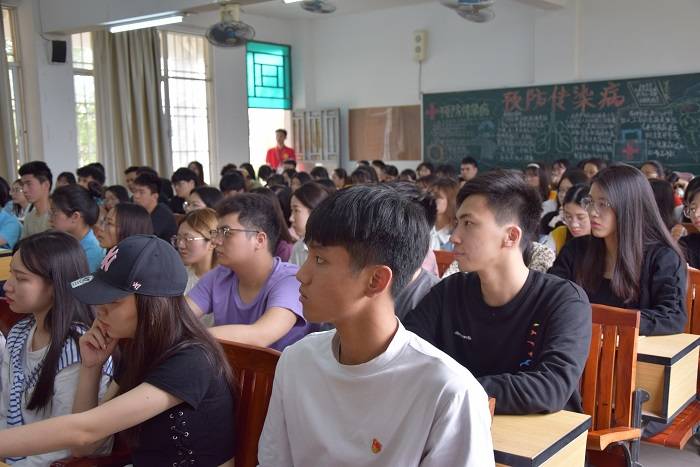 广东理工学院会计学院黎伯毅书记开讲思政第一课
