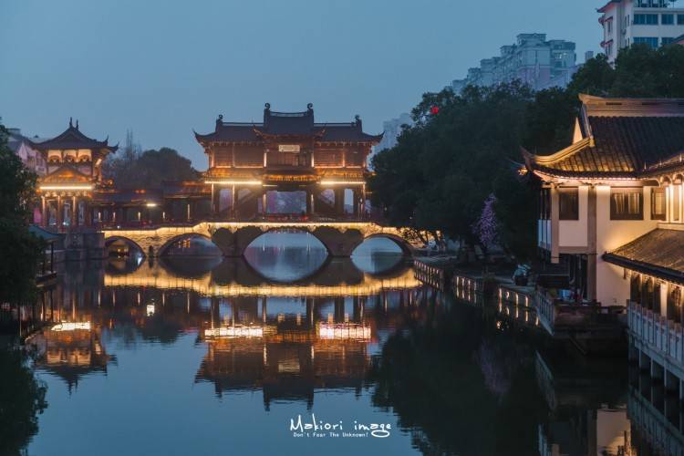 打卡柯桥古镇的太平桥，这里是柯桥历史的见证者，也是浙东唐诗之路的重要节点