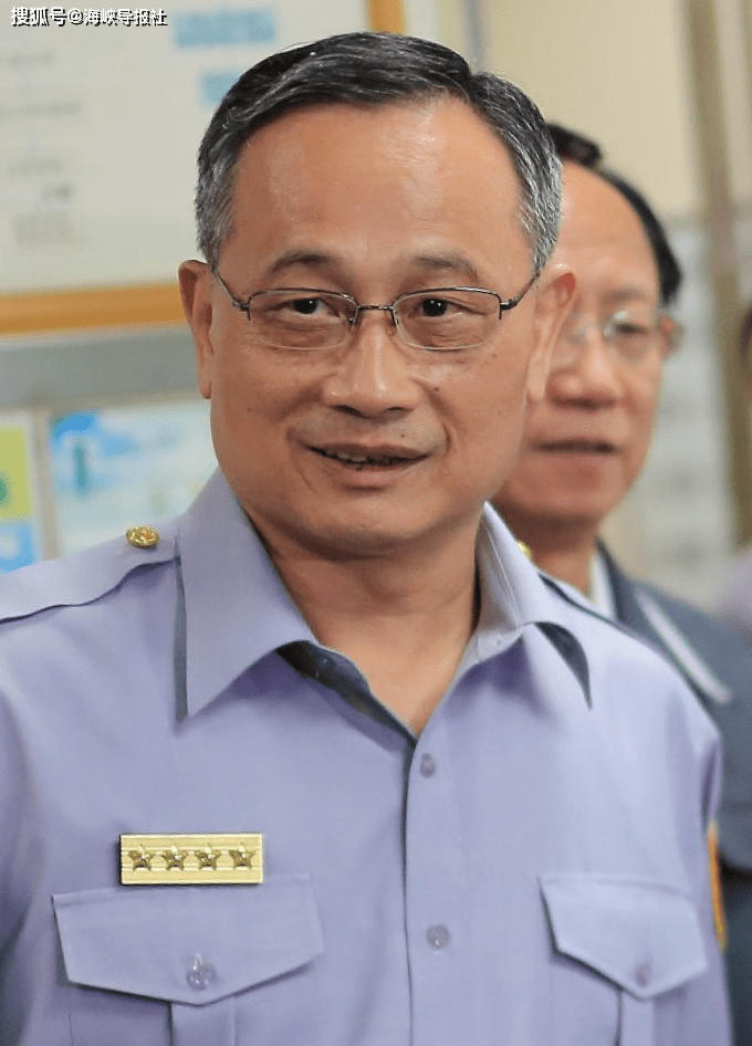 【知法犯法!台"警政署长"酒驾却调任升官,引来基层百姓议论】