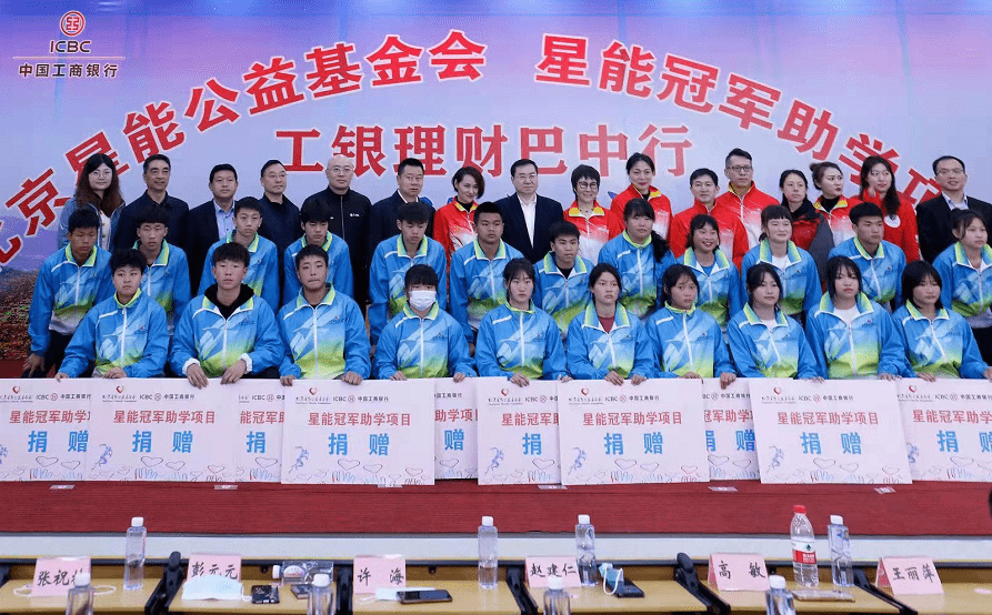 星能冠军助学活动巴中行在西华师大附中成功举办奥运冠军与小运动员热烈互动 体育