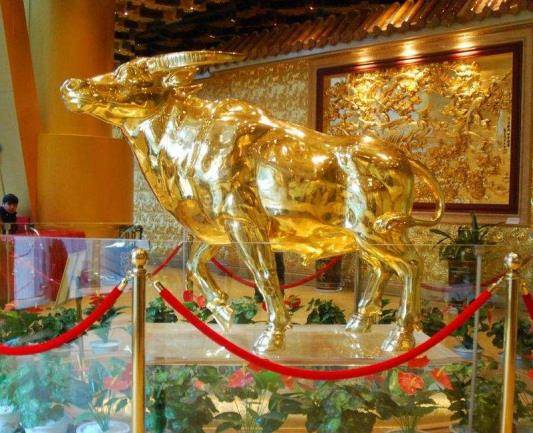 越南网友：该让中国见识越南的实力了！24K黄金酒店你见过吗？