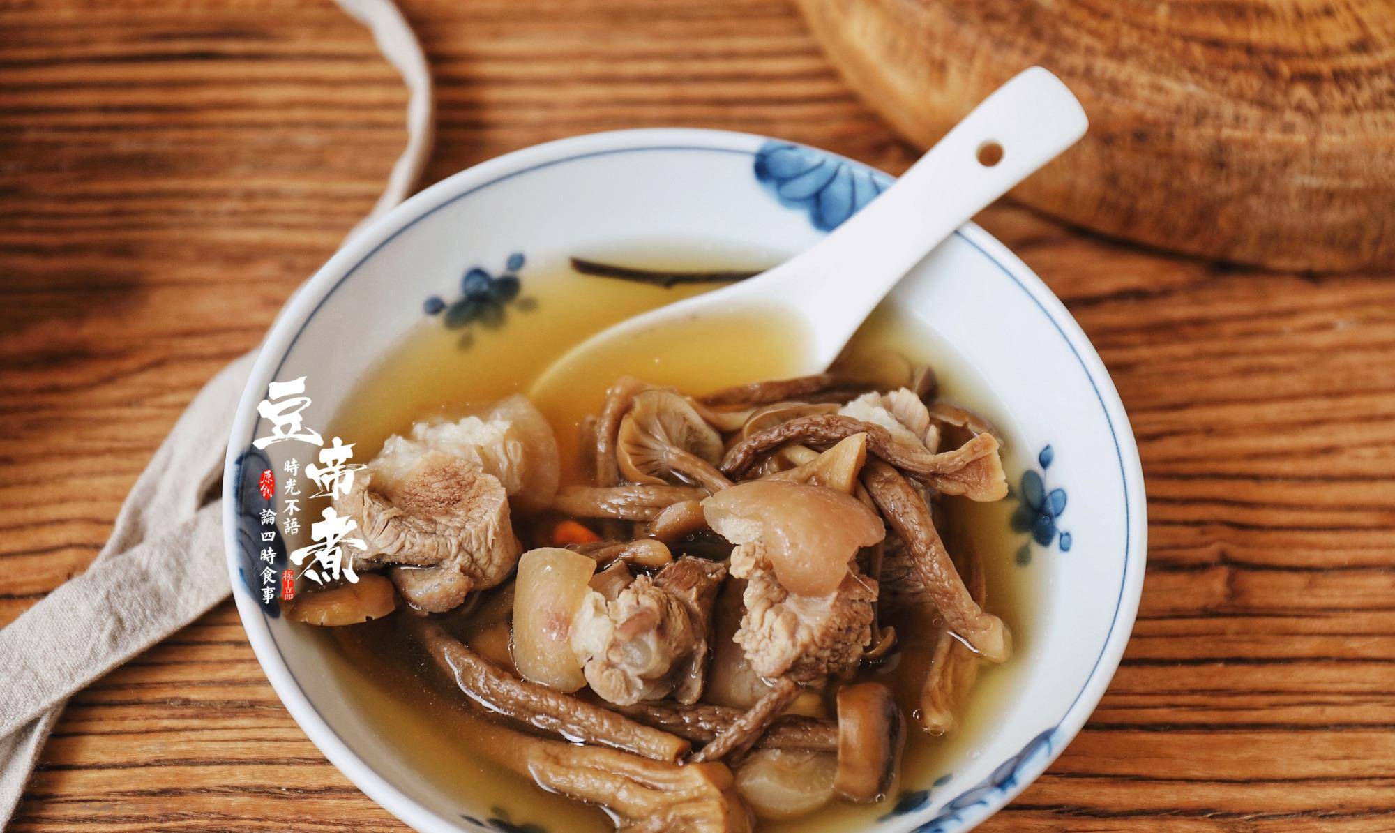 狗牙参,是常见的中草药之一,具有活血化瘀,祛风止痛,清热解毒等功效