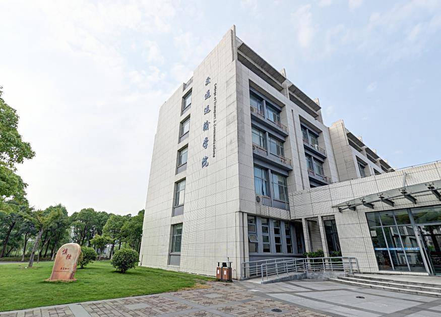 上海海事大学实力强,录取分数线高,全国排名第3的海洋大学