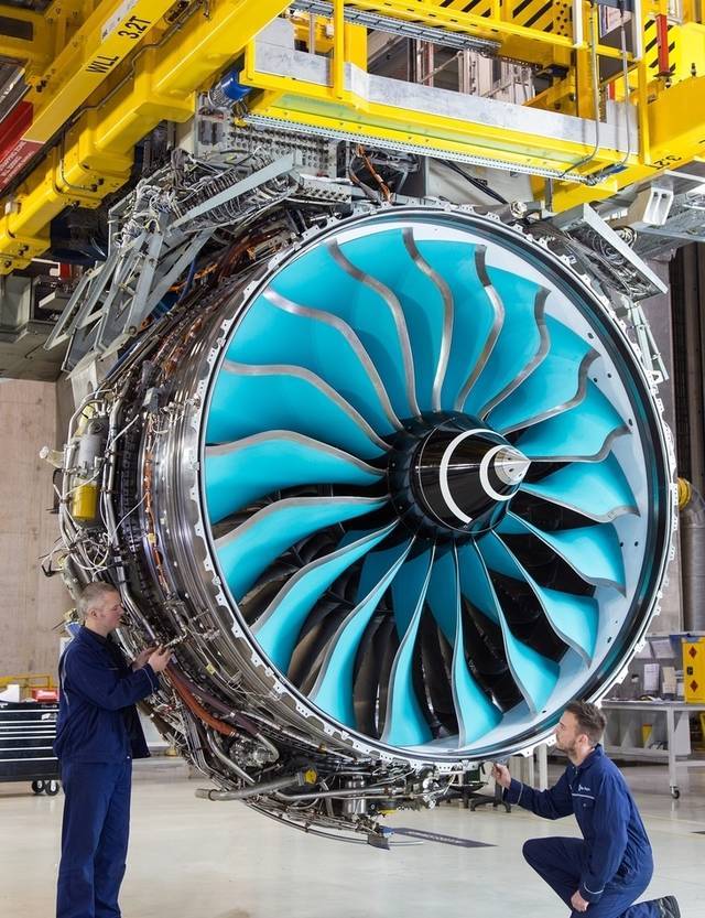 去掉反推力装置还可减小进排气损失,进一步降低噪声水平.