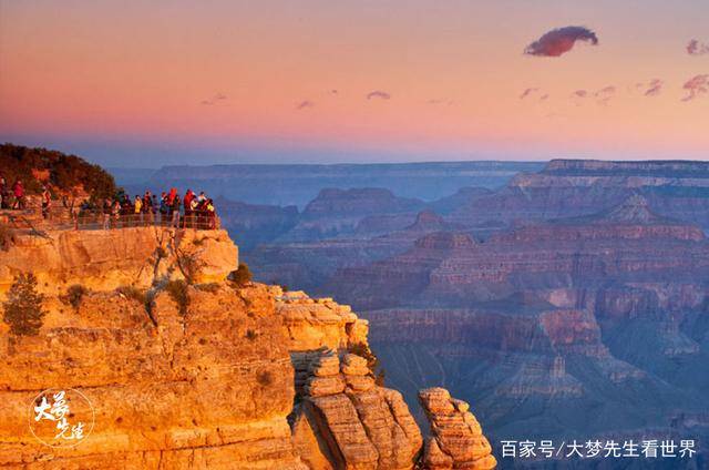 中国游客美国大峡谷坠亡，原因只是一个简单的动作，很多人都犯过
