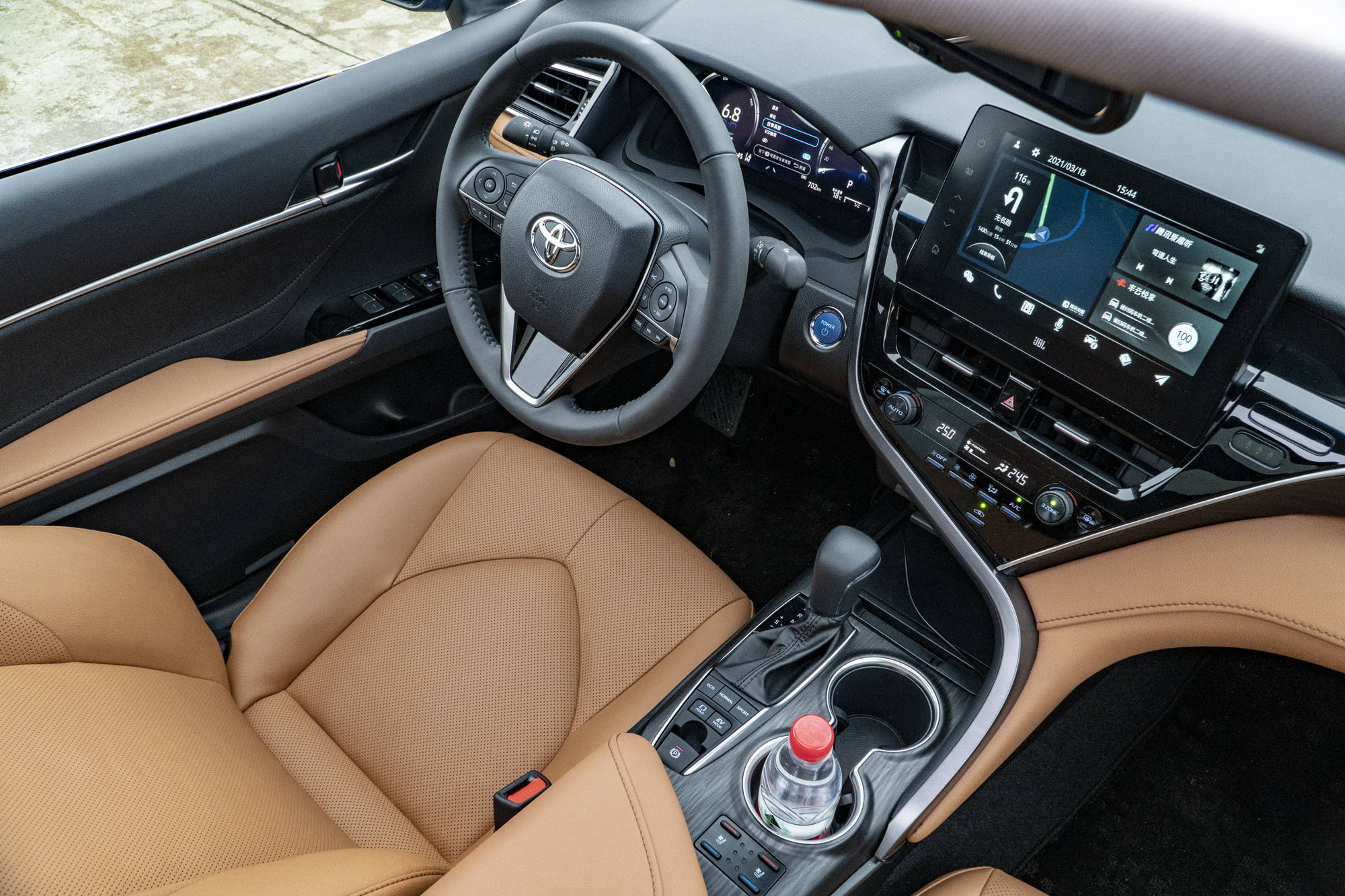 与时俱进试驾2021款顶配凯美瑞