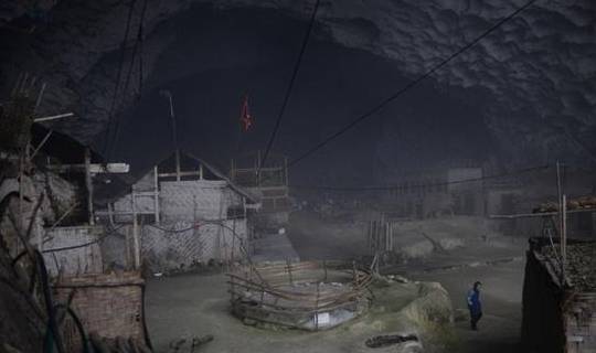 亚洲唯一“穴居部落”，隐居18户人家深居200米洞中，却不愿离开