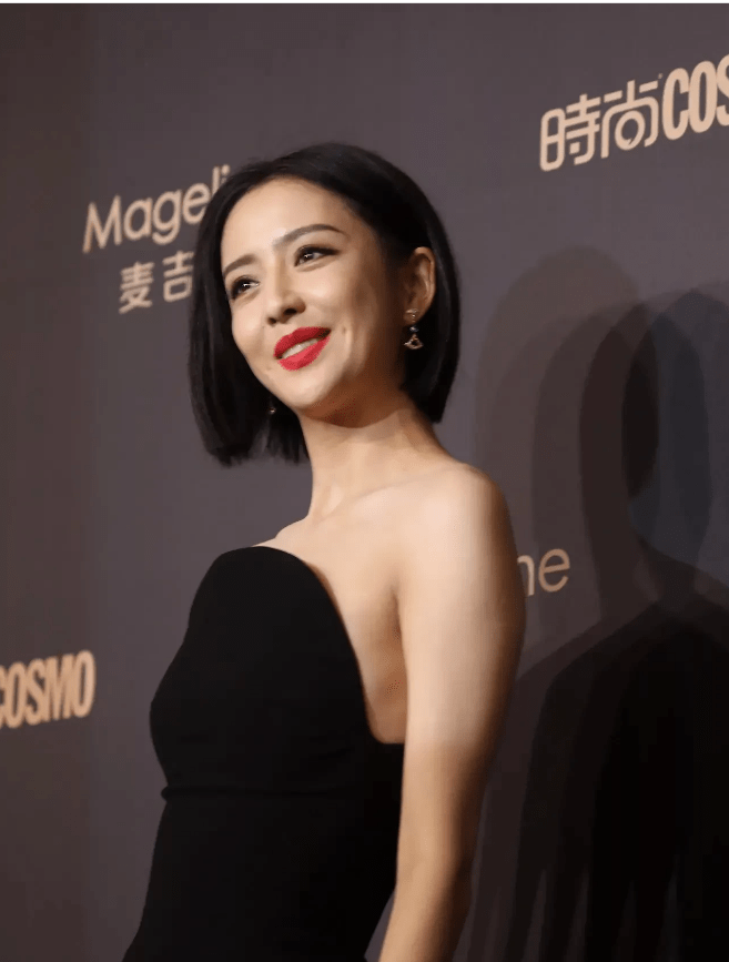 原创佟丽娅本人皮肤干燥发黄扭头的时候脖子好多皱纹老得好快啊