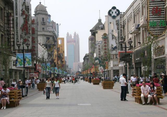 天津人气最高的步行街，比肩武汉楚河汉街，堪称天津的商业中心
