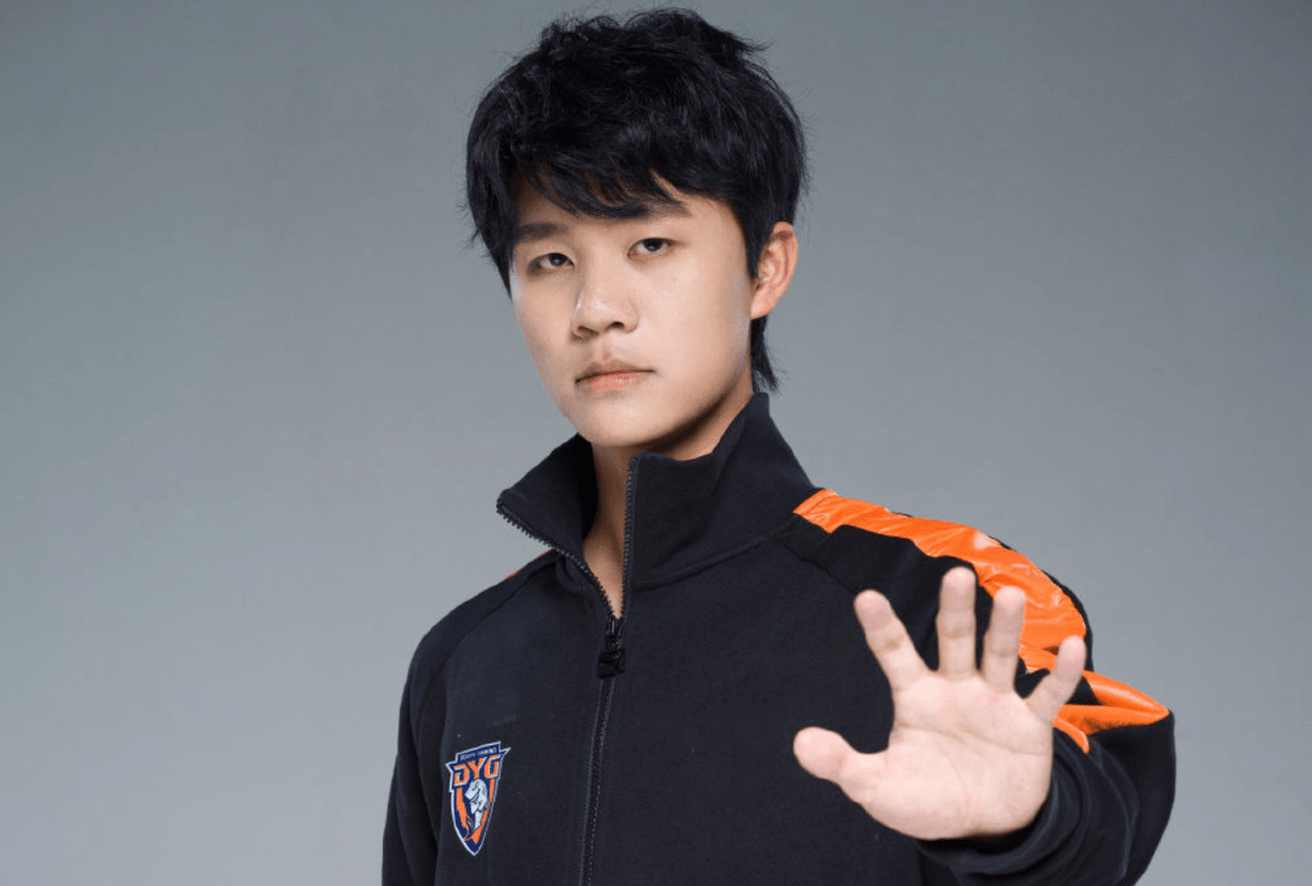 dyg萧玦重新道歉:深刻认识到自己错误!大家别叫"勿念哥"了_投降