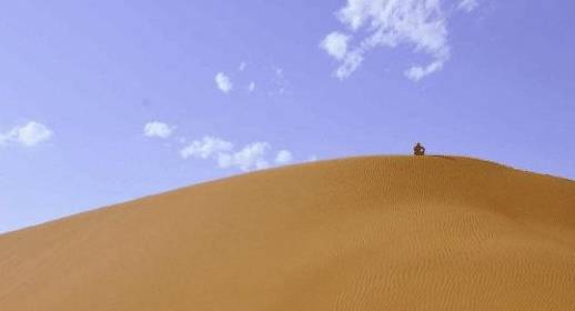 体验一个人来到沙漠是什么样的感受，走进腾格里沙漠！