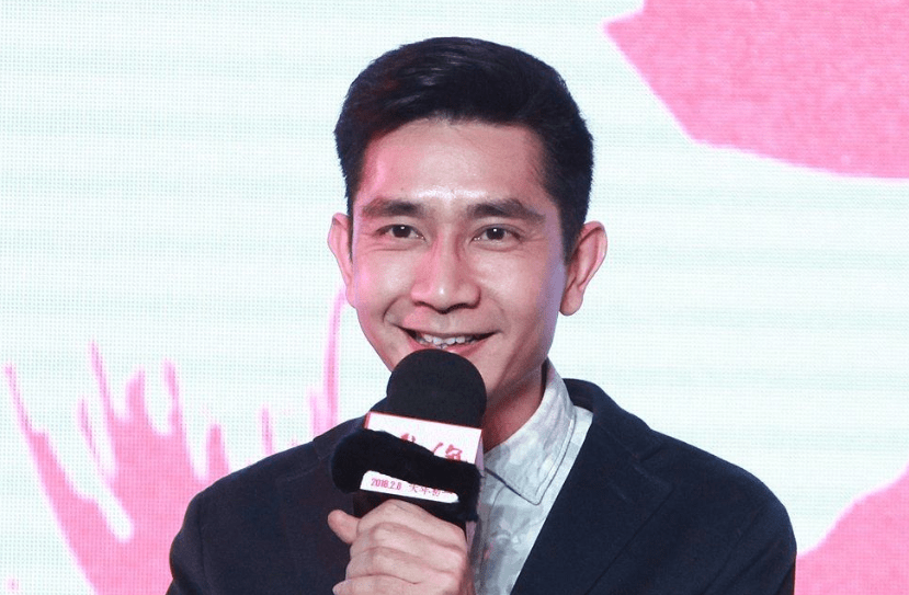 他放弃铁饭碗,投奔周星驰,却迫于生计离去,临破产被李嘉诚搭救_李尚正