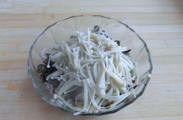 金针菇需要提前泡吗 34d603a5ddfa46a2b402ea29776f5721.jpeg