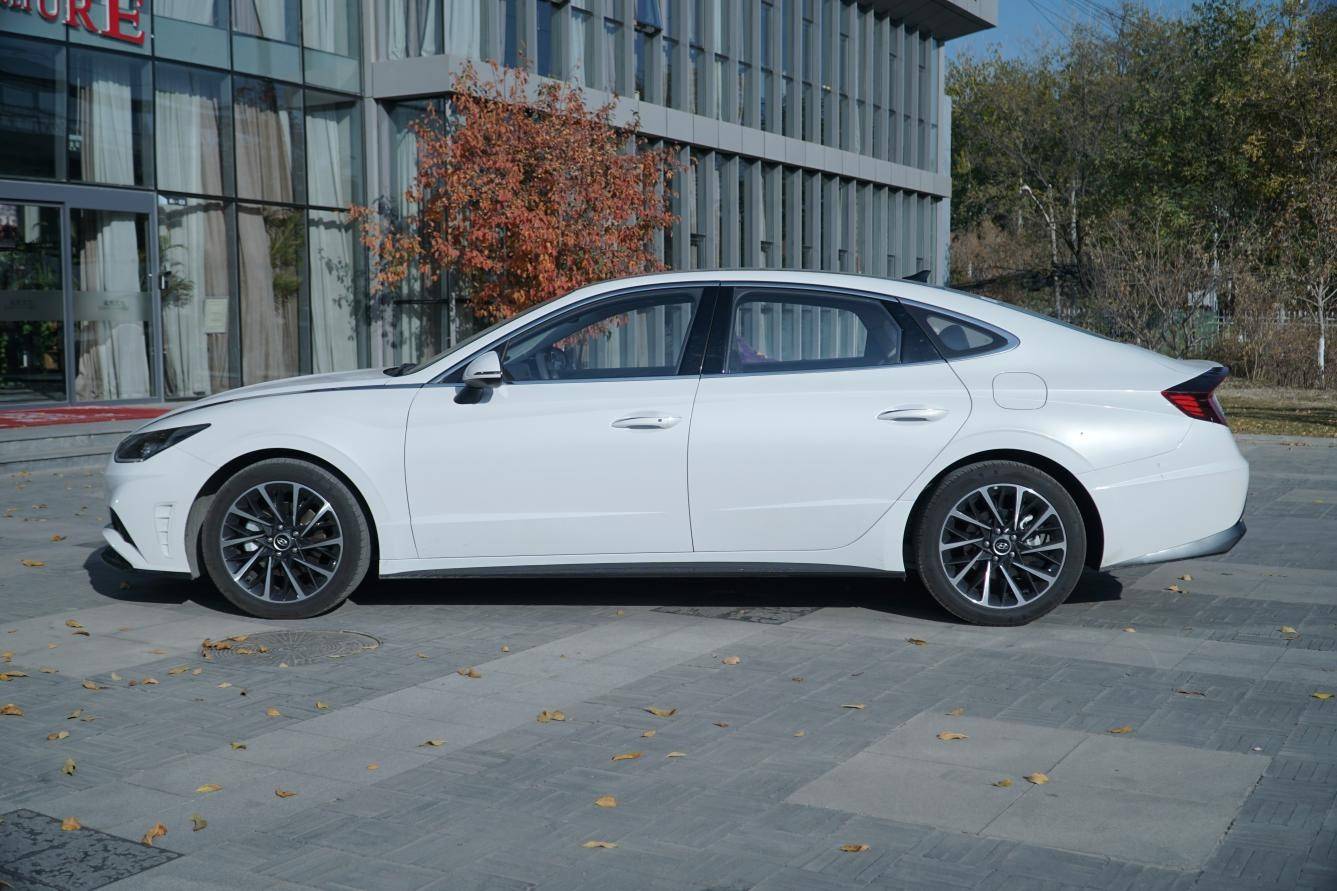 第十代索纳塔试驾体验"打工人"拍手叫值