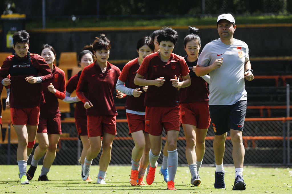 德国女足俱乐部唯一女教练:中国为女足运动发展贡献不小_郝普