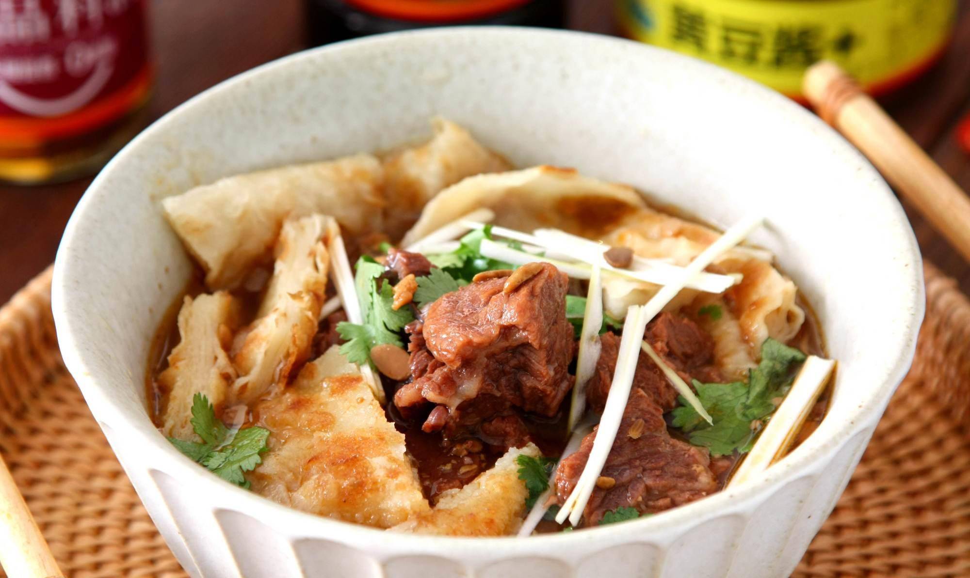 分享石家庄牛肉罩饼家常做法汤浓肉烂无腥味饼酥金黄又劲道